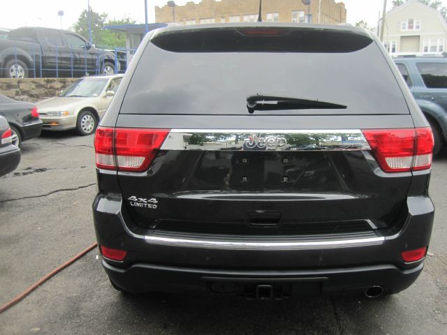 2011 Jeep Grand Cherokee Super