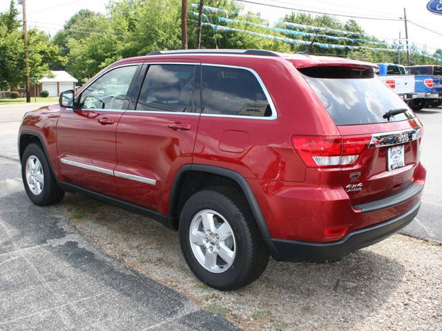 2011 Jeep Grand Cherokee LOW Miles NICE 4door Sedan