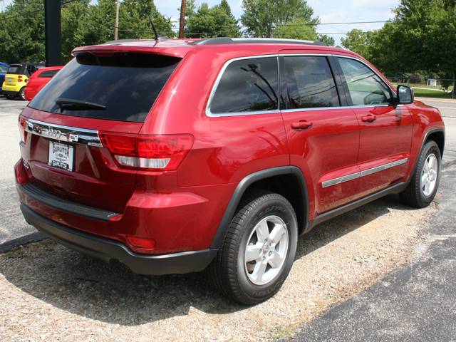 2011 Jeep Grand Cherokee LOW Miles NICE 4door Sedan