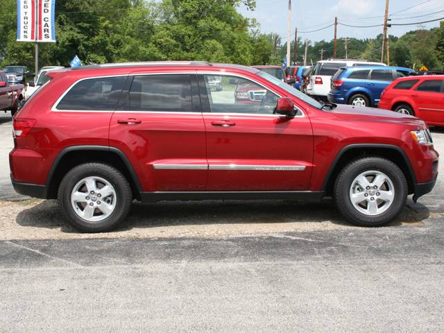 2011 Jeep Grand Cherokee LOW Miles NICE 4door Sedan