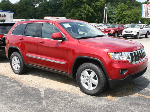 2011 Jeep Grand Cherokee LOW Miles NICE 4door Sedan