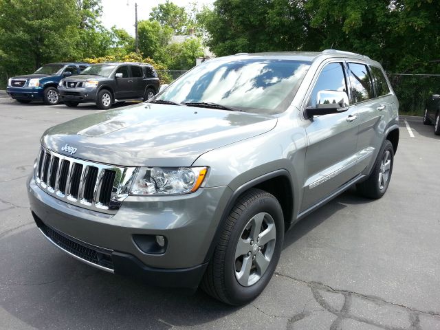 2011 Jeep Grand Cherokee LS Flex Fuel 4x4 This Is One Of Our Best Bargains
