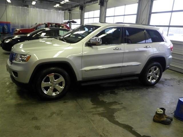 2011 Jeep Grand Cherokee SLT 25