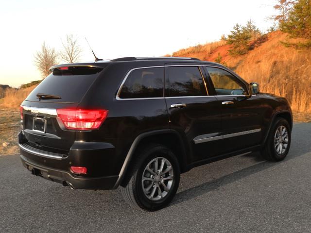 2011 Jeep Grand Cherokee SLT 25