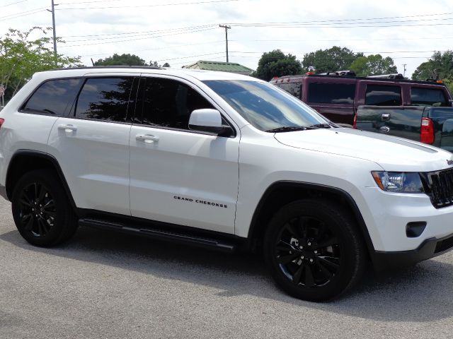 2013 Jeep Grand Cherokee CREW CAB RTL W/leather