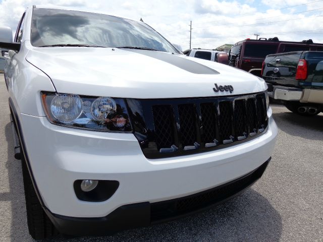2013 Jeep Grand Cherokee CREW CAB RTL W/leather