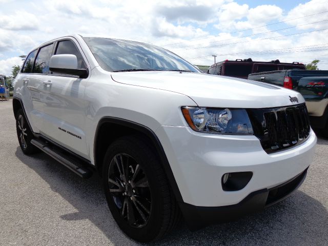 2013 Jeep Grand Cherokee CREW CAB RTL W/leather