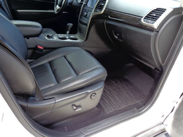 2013 Jeep Grand Cherokee CREW CAB RTL W/leather