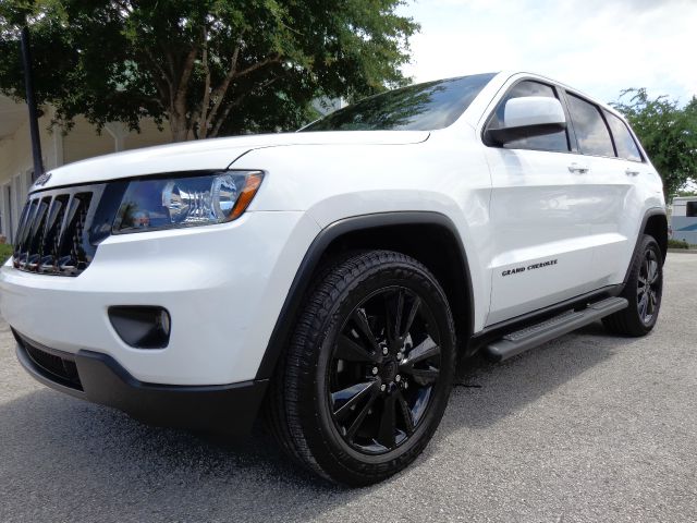 2013 Jeep Grand Cherokee CREW CAB RTL W/leather
