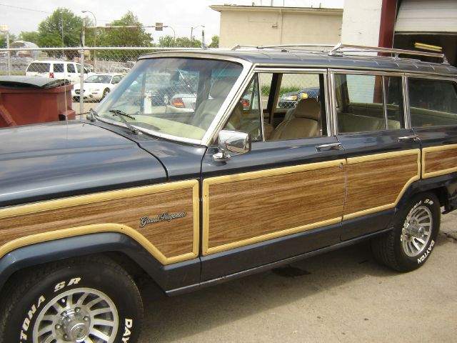 1989 Jeep Grand Wagoneer Ram 3500 Diesel 2-WD
