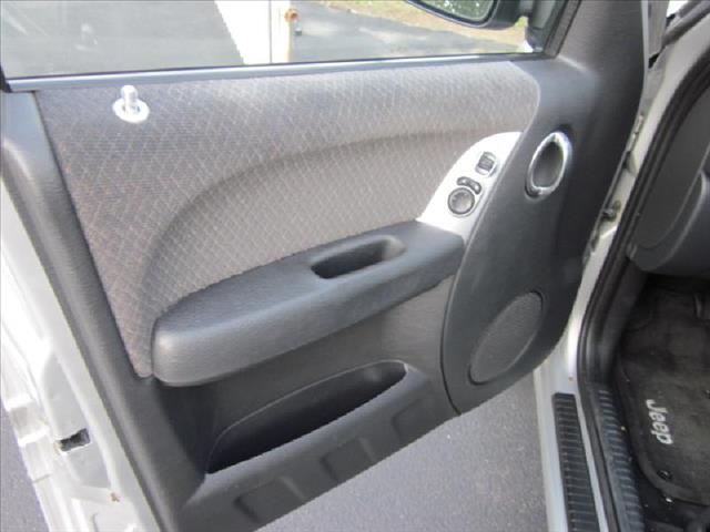 2002 Jeep Liberty SLT 25