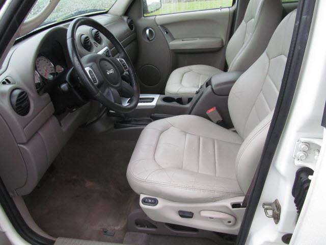 2003 Jeep Liberty SLT 25