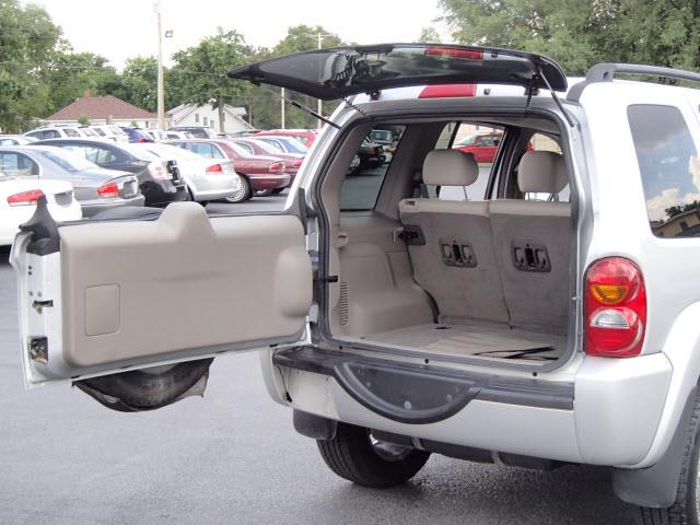 2004 Jeep Liberty SLT 25