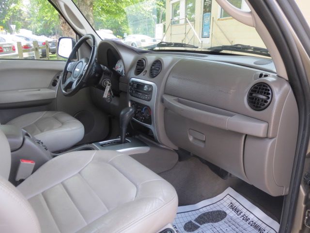 2004 Jeep Liberty Super