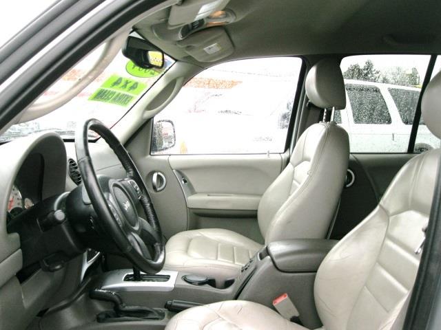 2004 Jeep Liberty SLT 25