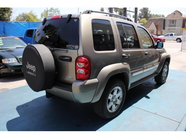 2005 Jeep Liberty SLT 25