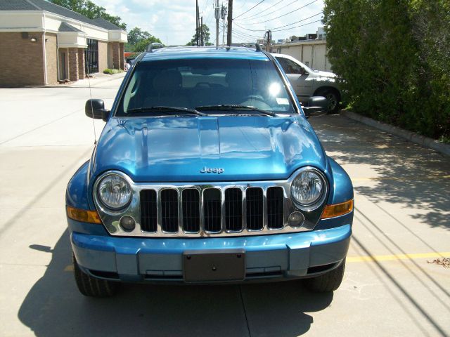 2005 Jeep Liberty LS Flex Fuel 4x4 This Is One Of Our Best Bargains