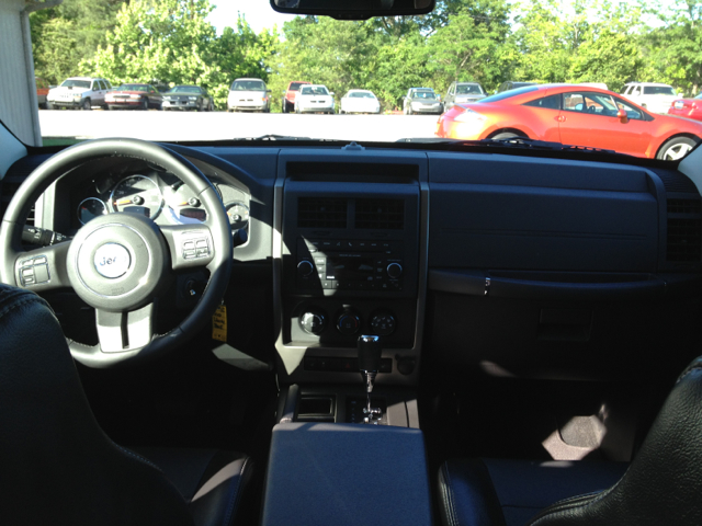 2012 Jeep Liberty Extended Cab V8 LT W/1lt