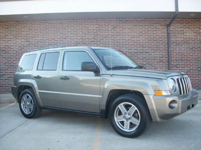 2008 Jeep Patriot Extended Cab V8 LT W/1lt