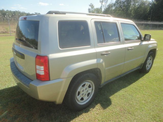 2009 Jeep Patriot Extended Cab V8 LT W/1lt