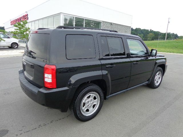 2010 Jeep Patriot Extended Cab V8 LT W/1lt