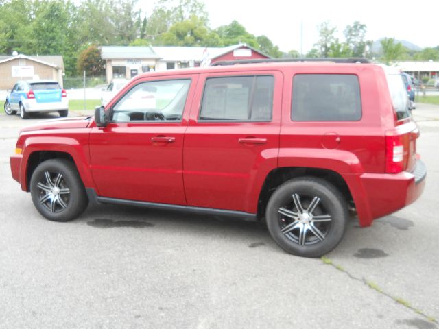 2010 Jeep Patriot Extended Cab V8 LT W/1lt