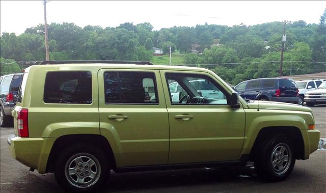 2010 Jeep Patriot Extended Cab V8 LT W/1lt