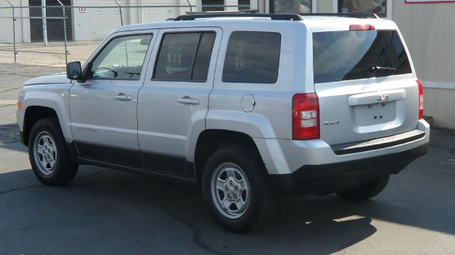 2011 Jeep Patriot Ram 3500 Diesel 2-WD