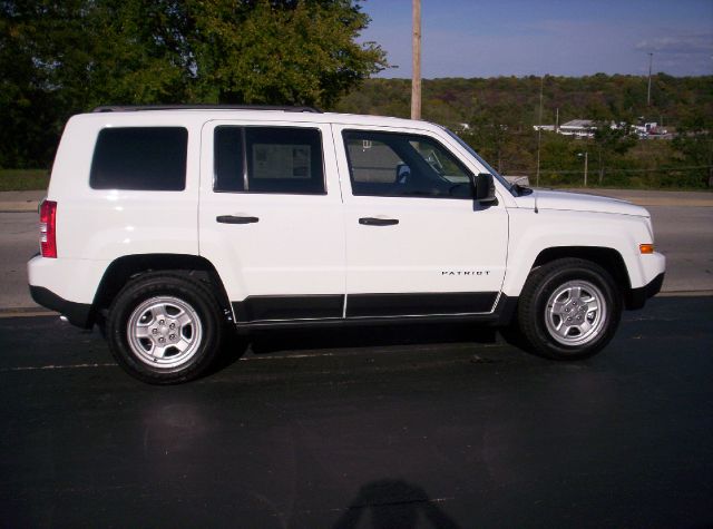 2014 Jeep Patriot Extended Cab V8 LT W/1lt