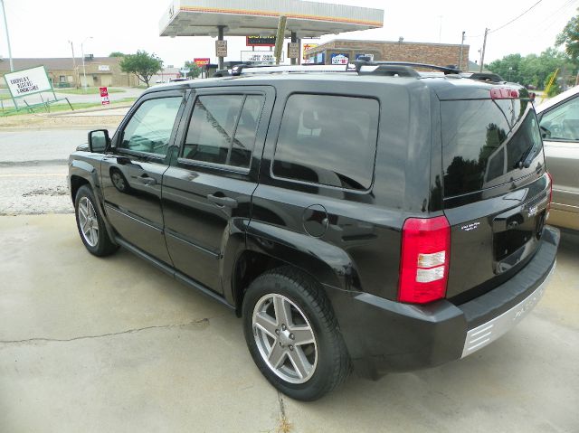 2007 Jeep Patriot Limited FWD 3.8L MUST Seeone Owner Clean Carfax Sedan