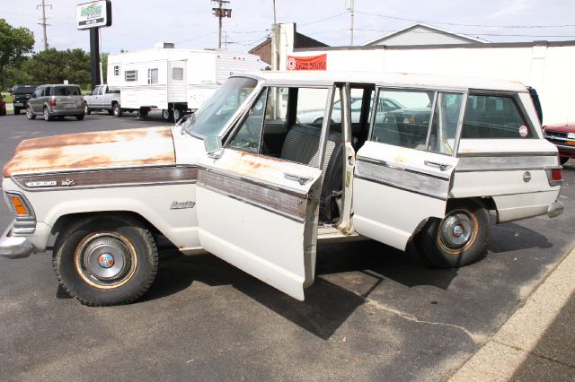 1973 Jeep Wagoneer Unknown