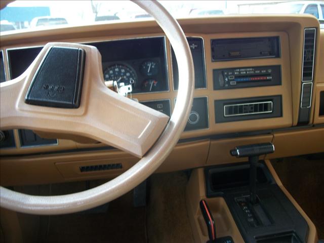 1984 Jeep Wagoneer 3/4tonmaxivan