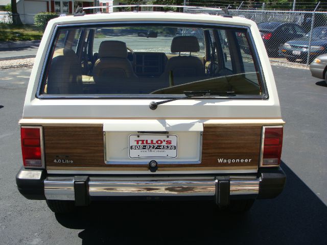 1987 Jeep Wagoneer SLT 25