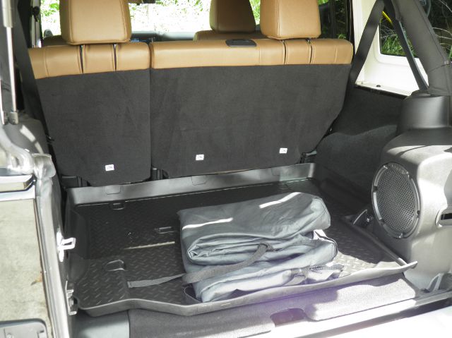 2011 Jeep Wrangler 1500 Extended Cargo Clean