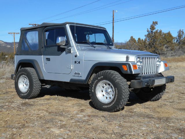 2005 Jeep Wrangler Unlimited 1500 Extended Cargo Clean