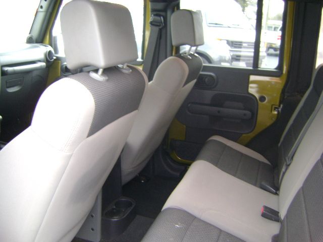 2007 Jeep Wrangler Unlimited ST Club Cab 8-ft. Bed 4WD