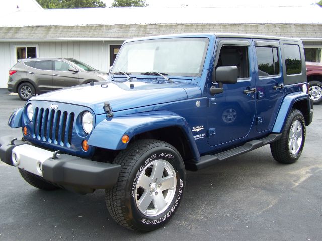 2010 Jeep Wrangler Unlimited 1500 Extended Cargo Clean