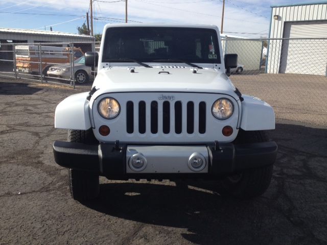 2011 Jeep Wrangler Unlimited 1500 Extended Cargo Clean