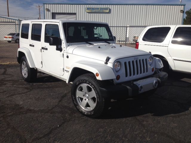2011 Jeep Wrangler Unlimited 1500 Extended Cargo Clean