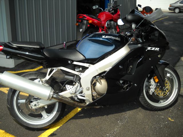 2005 Kawasaki ZZR 600 Carpet Cleaning Vancall NOW