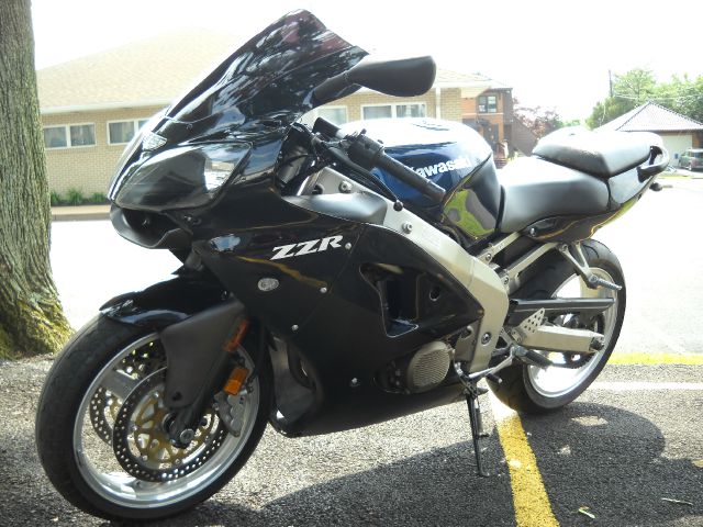 2005 Kawasaki ZZR 600 Carpet Cleaning Vancall NOW