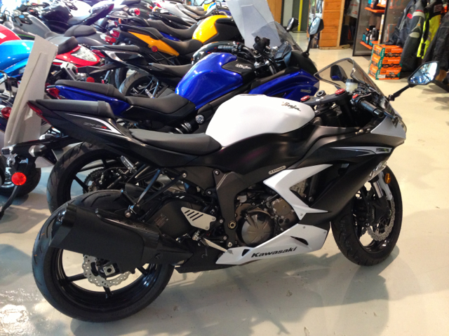 2013 Kawasaki Ninja ZX-6R 636 Slt1-awd-2nd Bench-third-8 Passenger- CD Bose-1 OW