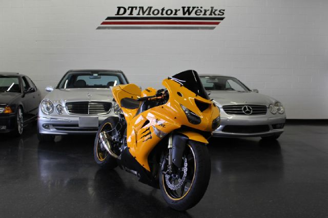 2006 Kawasaki ZX-10R Quad Cab HEMI SLT