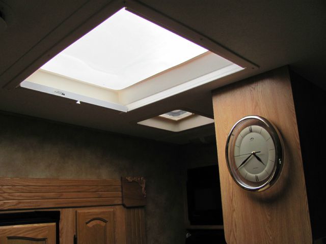 2012 Keystone Laredo 2.0T W/ NAV