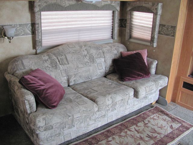 2012 Keystone Laredo 2.0T W/ NAV