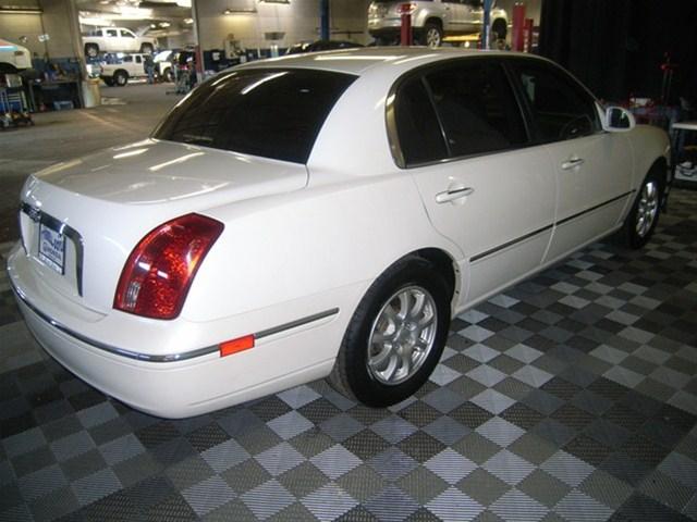 2007 Kia Amanti Base