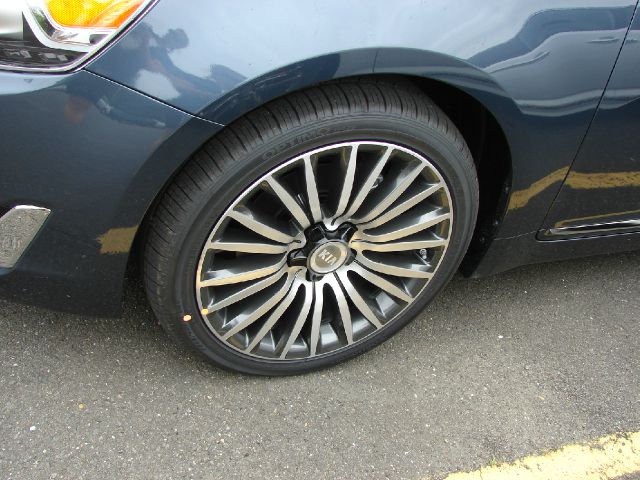 2014 Kia Cadenza Open-top