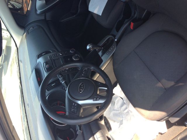 2010 Kia Forte AWD, REAR DVD, Navigation, 3RD ROW, Mem/heat Seats