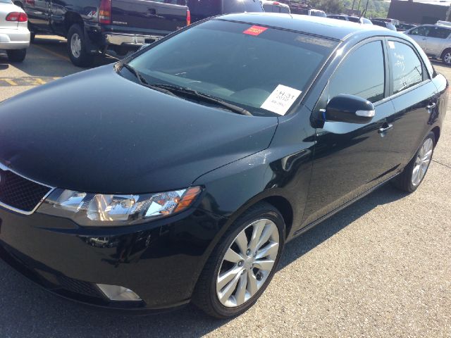 2010 Kia Forte AWD, REAR DVD, Navigation, 3RD ROW, Mem/heat Seats