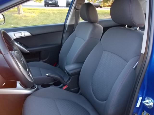 2010 Kia Forte AWD, REAR DVD, Navigation, 3RD ROW, Mem/heat Seats